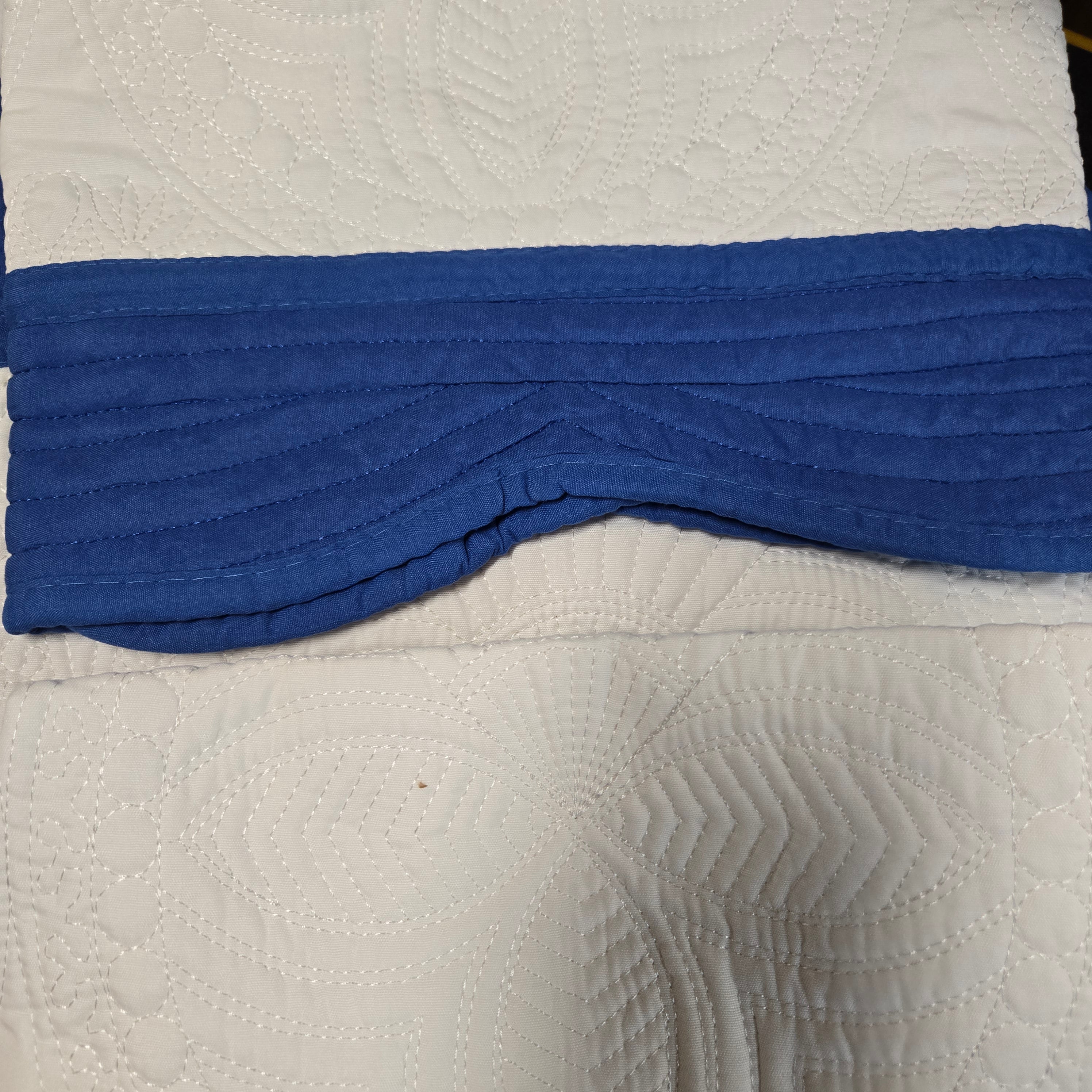 Heirloom Quilts 36x46 Solid Trim