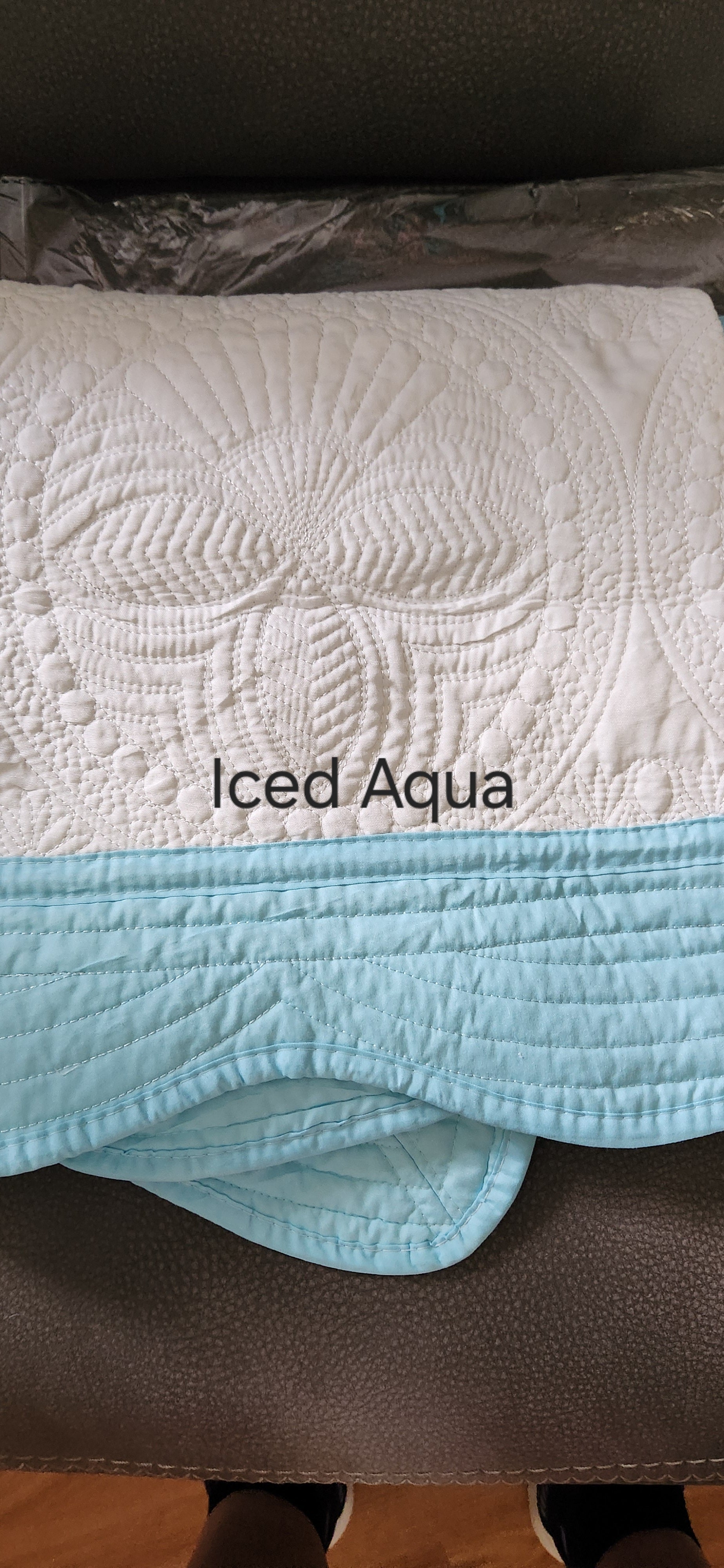 Heirloom Quilts 36x46 Solid Trim