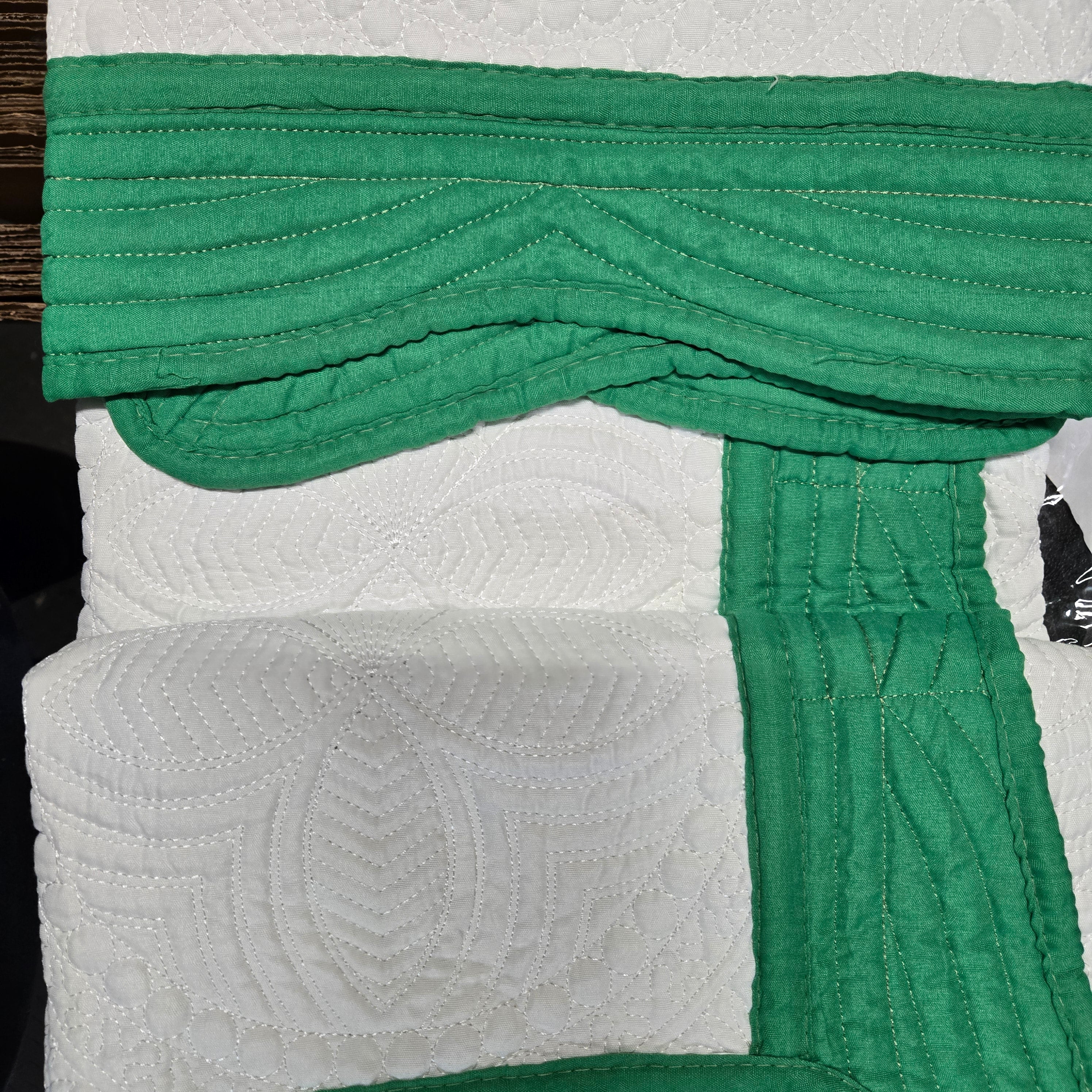 Heirloom Quilts 36x46 Solid Trim