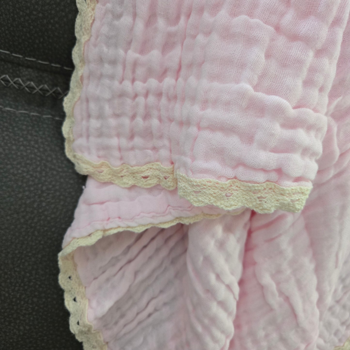 Cotton blankets with Lace Trim